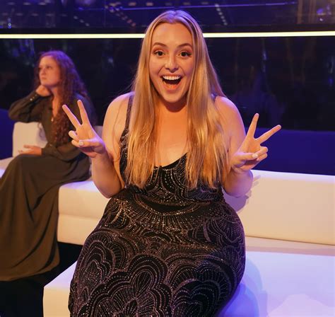 May 3, 2022 · Former 2021 “American Idol” contestant Grace Kinstler, who attended Berklee College of Music in Massachusetts, hit the stage a year after her idol journey to perform as part of “American ... 